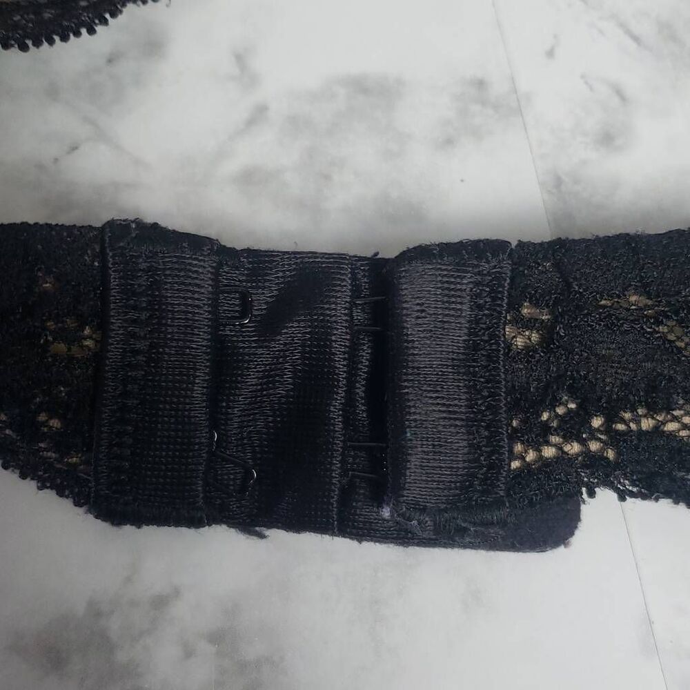 Made In Form‎ Laced Bra 38D - Picture 8 of 12